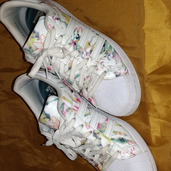 Addidas superstars pastel splash look, worn no more than 3 or 4 times - Picture 2 of 5